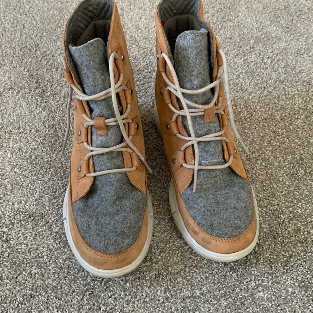 Sorel Explorer Joan Waterproof Boot 
Size 9.5